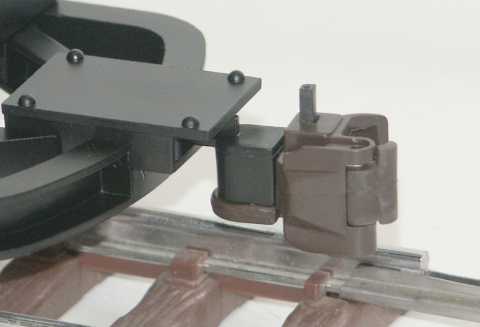 バックマン(Bachmann)製のナックル可動型連結器。G gauge nuckle style coupler, manufacutured by Bachmann.
