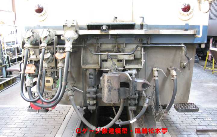 実物の双頭連結器。2008年(平成20年)12月、碓氷峠鉄道文化むら(群馬県安中市)にて撮影(EF63型が使用しているものです)。