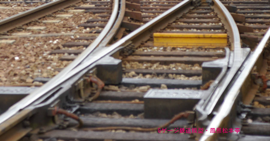 路面電車用ポイントの先端軌条部分。2007年(平成19年)1月、都電荒川線荒川車庫前(あらかわしゃこまえ：東京都北区)電停にて撮影。