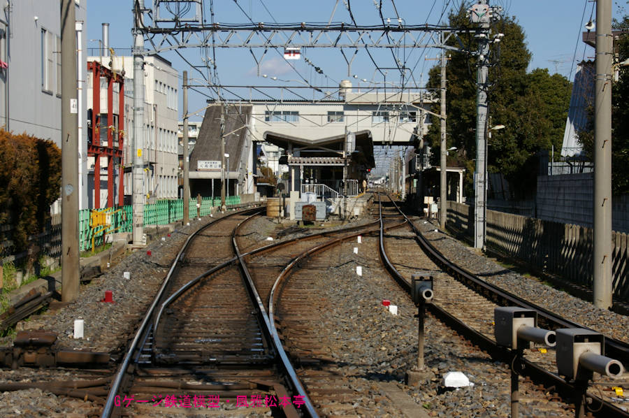 シングルクロス。2007年(平成19年)2月、新京成電鉄くぬぎ山(くぬぎやま：千葉県鎌ケ谷市)駅にて撮影。
