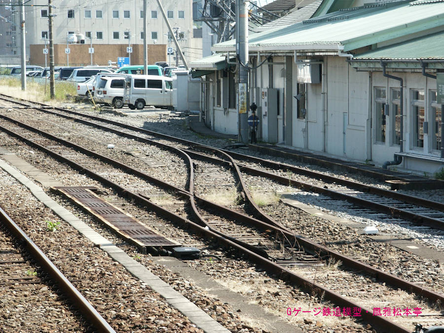 シングルクロス。2003年(平成15年)10月、JR東海道本線三島(みしま：静岡県三島市)駅にて撮影。
