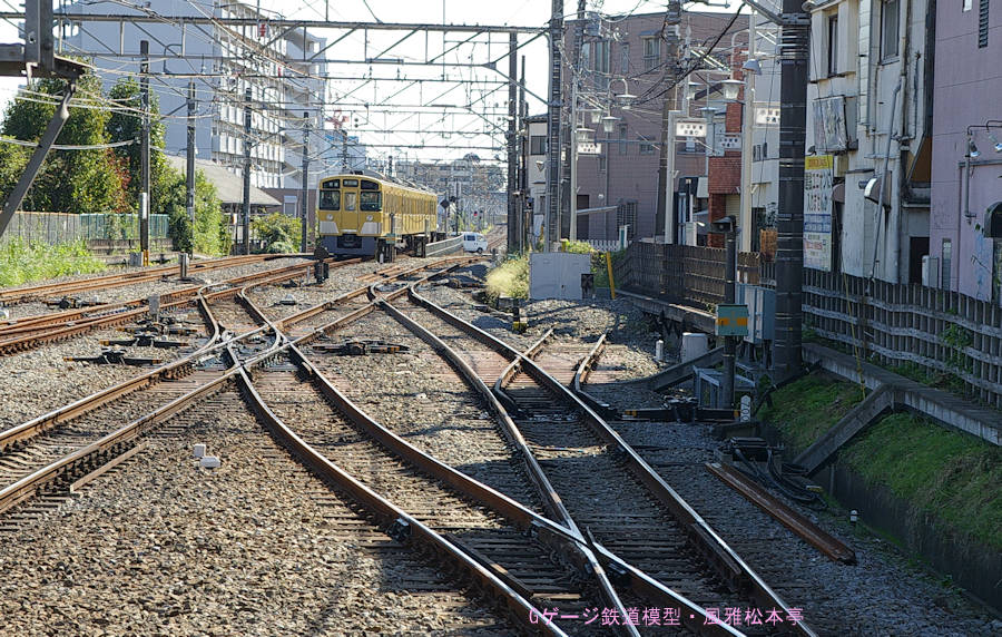 シングルスリップ。2007年(平成19年)10月、西武新宿線小平(こだいら：東京都小平市)駅にて撮影。