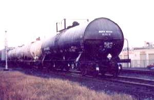 ユニオン・パシフィック鉄道を走るタンク車。ラスベガス近郊にて1992年(平成4年)1月撮影。Prototypical Tank car of Union Pacific RR., Las Vegas, USA.