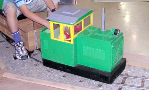 市川正人氏が自作された5インチゲージ機関車。