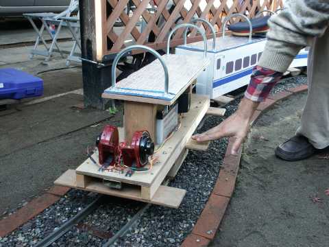 八木軽便鉄道に入線したポッポハウス氏制作の300系。