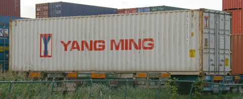 Yang Ming Marine Transport(陽明海運)のコンテナ。