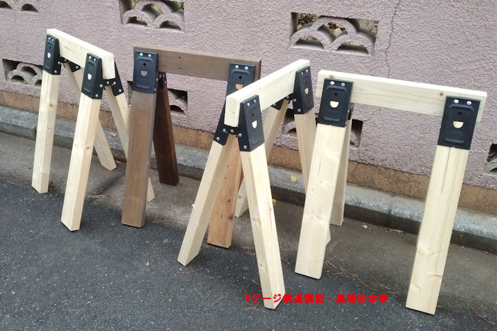 コーナンで販売されている「作業台ブラケット」を使って作った「作業台工作台」。