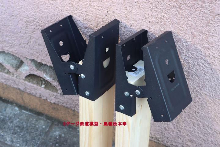 コーナンで販売されている「作業台ブラケット」を使って作った「作業台工作台」。