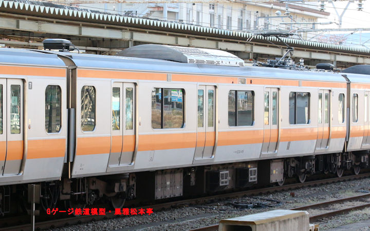 JR東日本モハE233-416。2018年(平成30年)3月、JR五日市線拝島(はいじま：東京都昭島市←東京府北多摩郡昭和村)駅にて撮影。